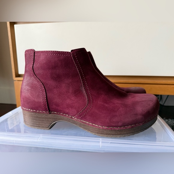 Dansko Barbara in Burgundy or Burnished Wine Nubuck Women’s size 11.5 or EU 42 - Picture 2 of 8